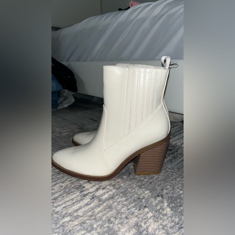 Amazon Chelsea Boots